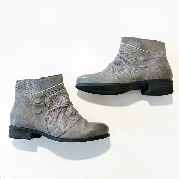 Miz Mooz New York Sallie Gray Button Ankle Boot Women’s 40 Wide Boots New In Box - Picture 16 of 16